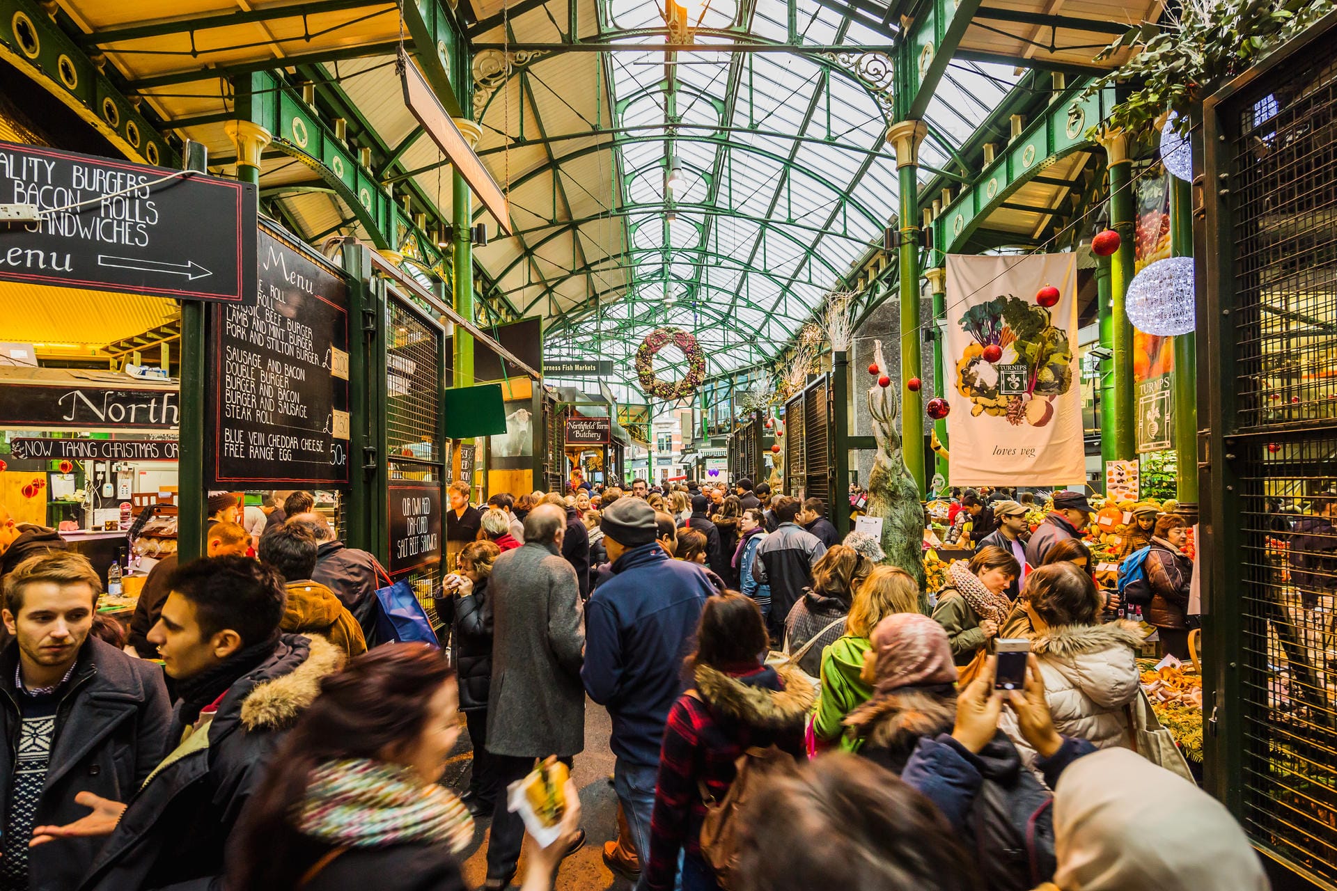 Borough Market: Frisches Brot, ausgefallene Gewürzmischungen und viele Imbisse. Der Markt bietet für Feinschmecker einiges zu kosten und auszuprobieren.