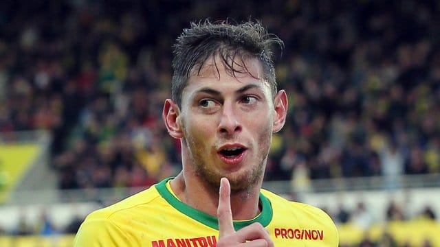 Emiliano Sala ist bei einem Flugzeugabsturz über dem Ärmelkanal ums Leben gekommen.