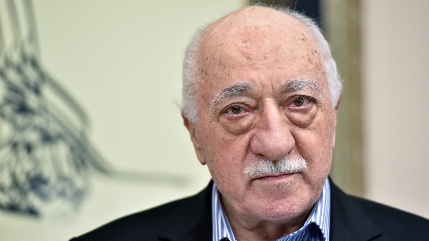 Fethullah Gülen: Die Generalstaatsanwaltschaft in Ankara hat die Festnahme von mehr als tausend mutmaßlichen Anhängern im Zusammenhang mit dem Putschversuch vor zweieinhalb Jahren angeordnet.
