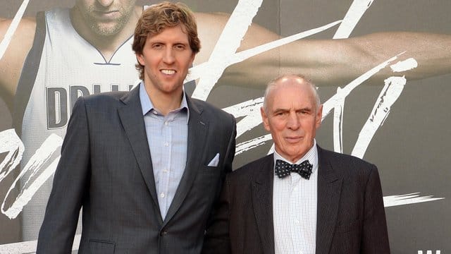 Mentor Holger und Superstar: Holger Geschwindner (l) und Dirk Nowitzki. Mentor Holger und Superstar: Holger Geschwindner (l) und Dirk Nowitzki.