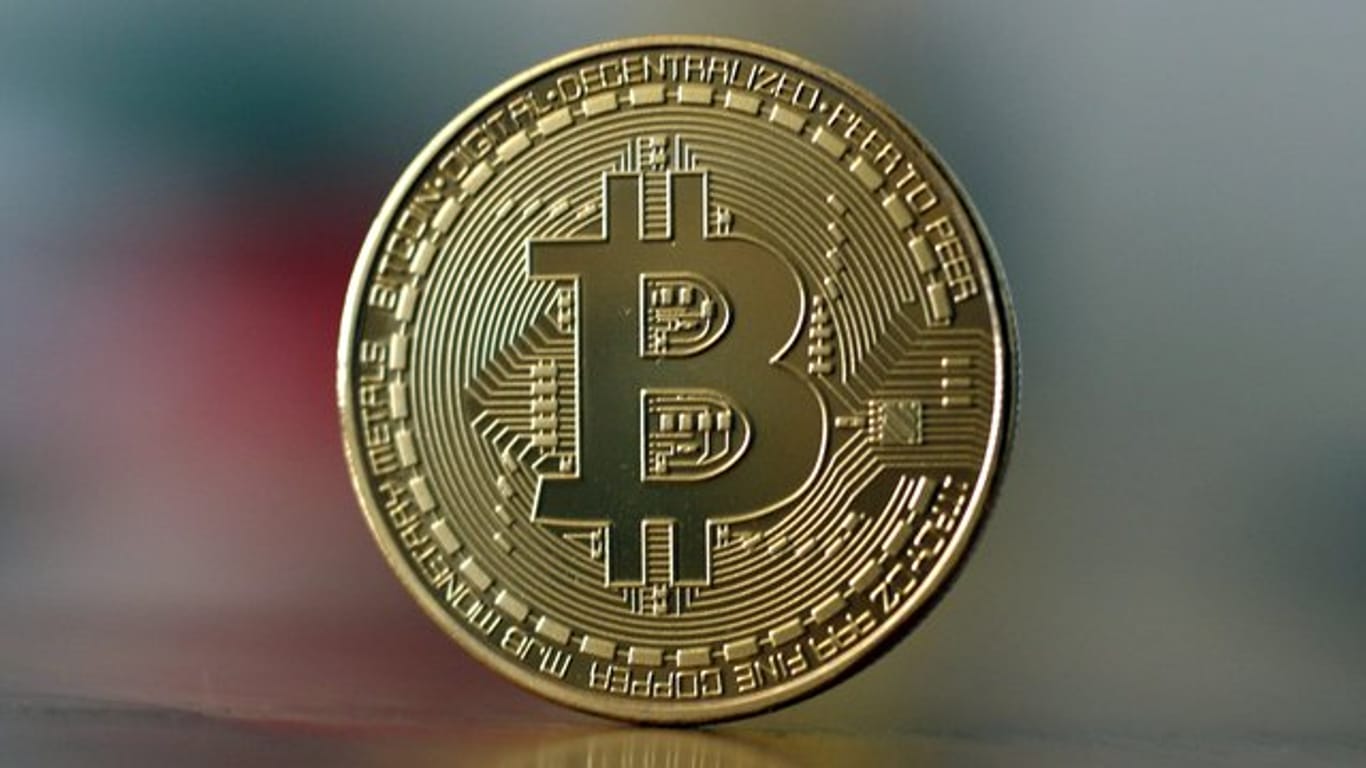 Der Verkäufer will für die Daten einige hundert Dollar bis zu knapp 2000 Dollar pro Firma - in der Digitalwährung Bitcoin.