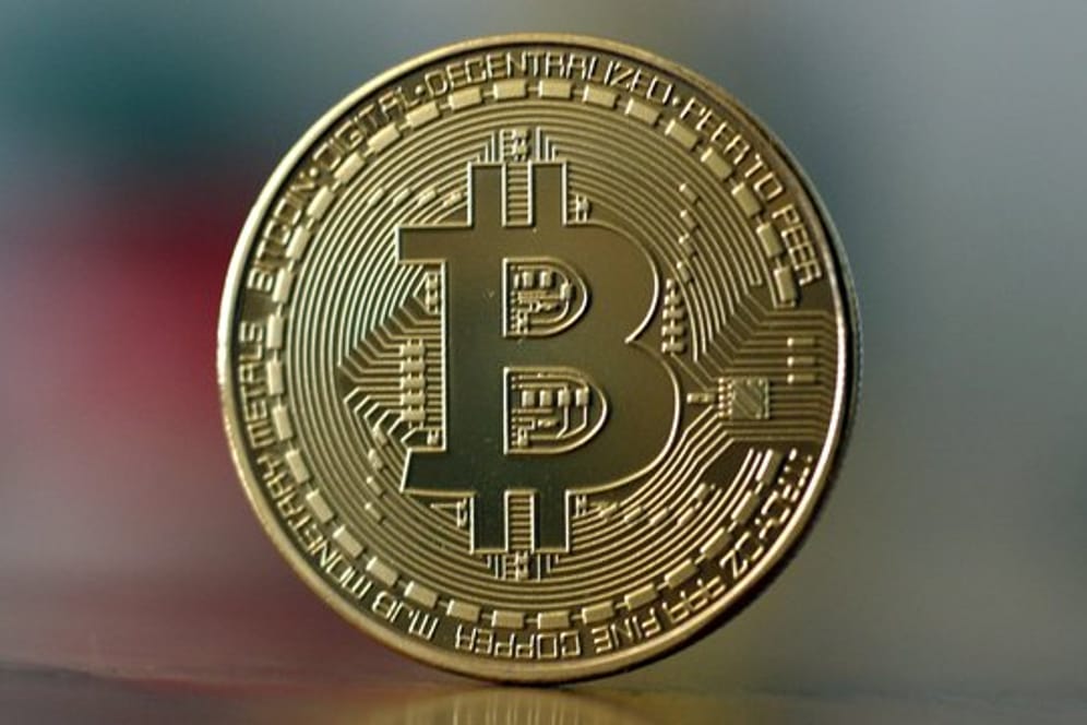 Der Verkäufer will für die Daten einige hundert Dollar bis zu knapp 2000 Dollar pro Firma - in der Digitalwährung Bitcoin.