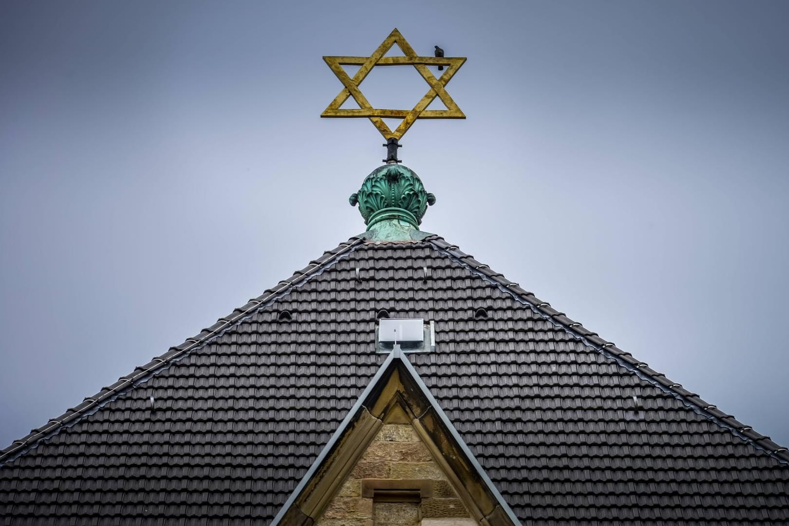 Davidstern über der Kölner Synagoge: Im vergangenen Jahr hat die Polizei bundesweit 1646 antisemitische Straftaten registriert; 2017 waren es 1504.