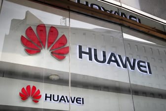 Das Logo von Huawei: Der Konzern steht in Verdacht, für China zu spionieren.