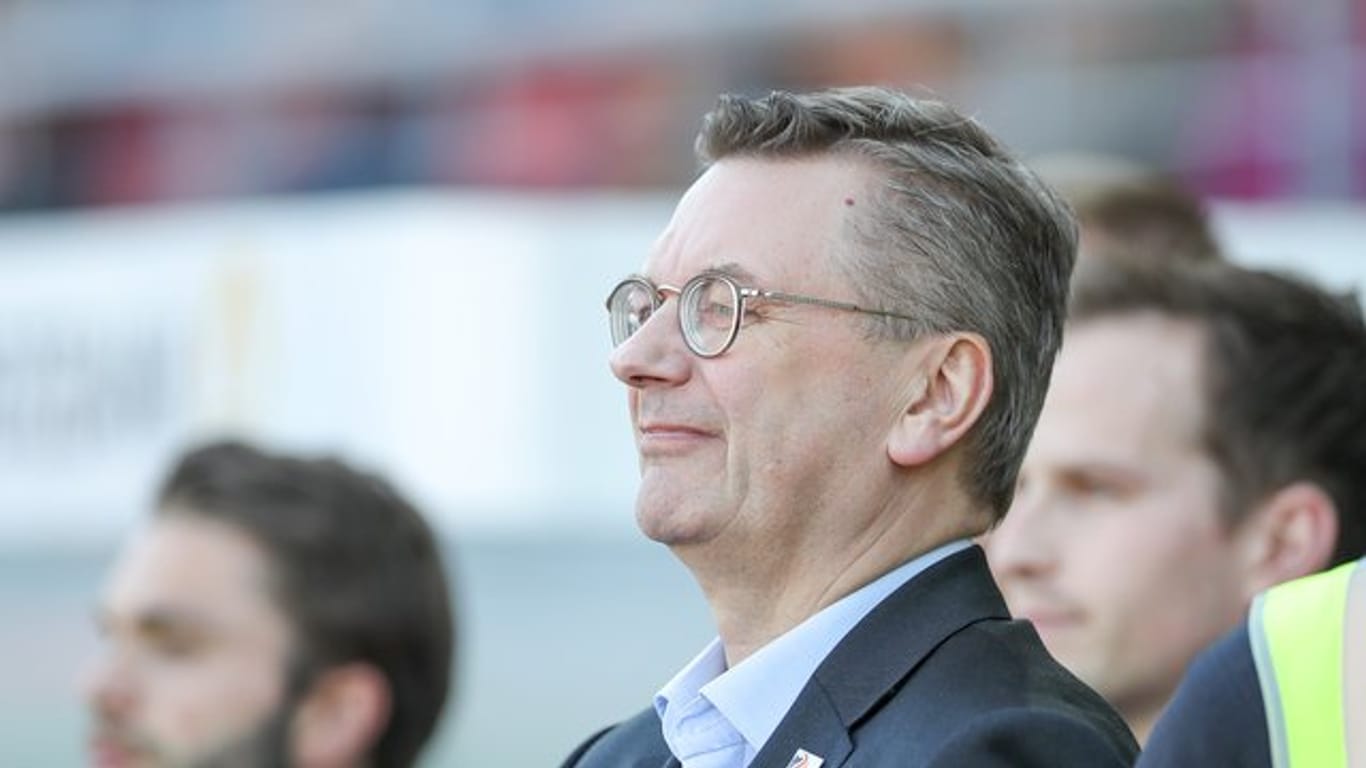 DFB-Präsident Reinhard Grindel beim Besuch eines Spiels der DFB-Frauen 2018 gegen Tschechien.