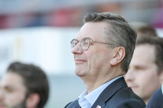 DFB-Präsident Reinhard Grindel beim Besuch eines Spiels der DFB-Frauen 2018 gegen Tschechien.