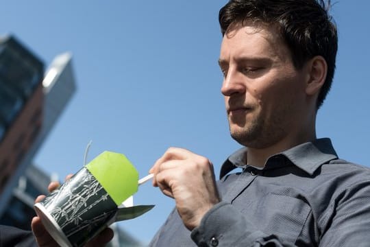 Bei der kleinen Zwischenmahlzeit unterwegs greifen Männer gerne zu warmen Speisen.