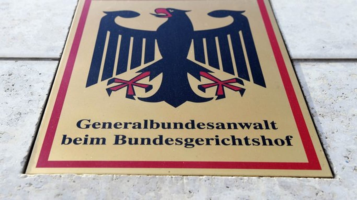 Wie die Bundesanwaltschaft mitteilte, wurden die Syrer in Berlin und in Rheinland-Pfalz festgenommen.