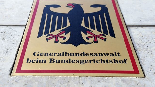 Wie die Bundesanwaltschaft mitteilte, wurden die Syrer in Berlin und in Rheinland-Pfalz festgenommen. Wie die Bundesanwaltschaft mitteilte, wurden die Syrer in Berlin und in Rheinland-Pfalz festgenommen.