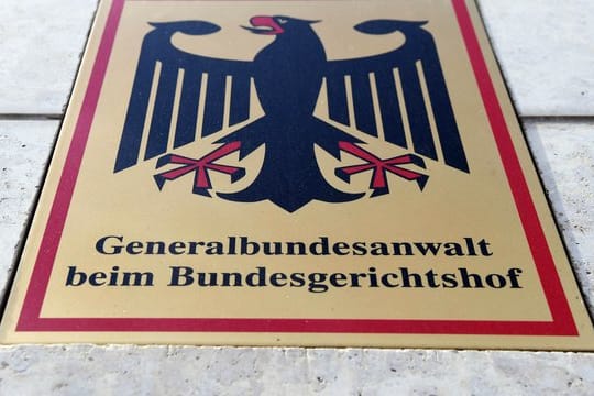 Wie die Bundesanwaltschaft mitteilte, wurden die Syrer in Berlin und in Rheinland-Pfalz festgenommen.