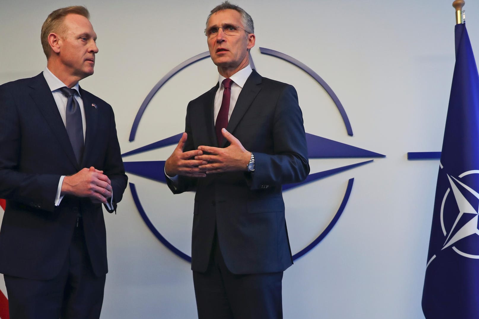 Jens Stoltenberg (rechts) und Patrick Shanahan: Der Nato-Generalsekretär und der amtierende US-Verteidigungsminister auf dem Nato-Treffen in Brüssel.