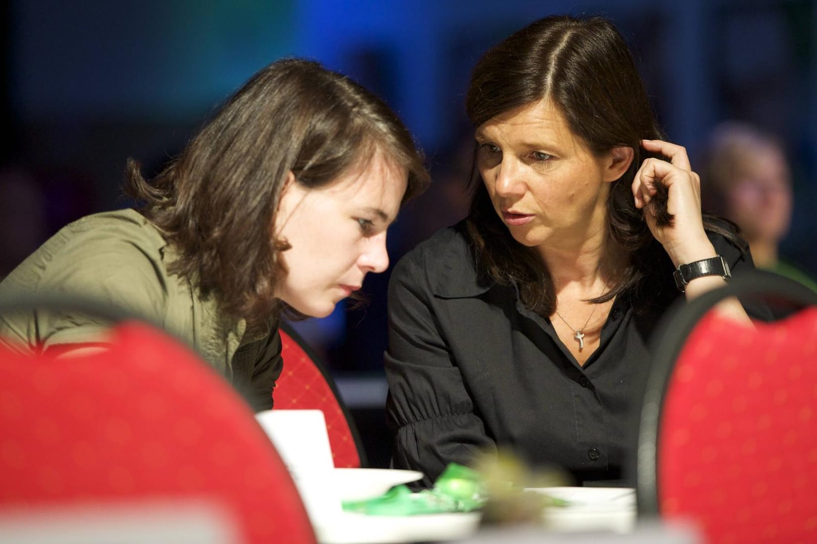 Annalena Baerbock (links) und Katrin Göring-Eckardt: Die Grünen wollen verhindern, dass mehr Staaten zu "sicheren Herkunftsländern" erklärt werden.