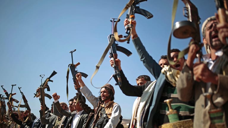 Houthi-Rebellen im Jemen: Im Jemen bekämpfen sich seit Jahren Regierungstruppen und schiitische Houthi-Rebellen, die von Iran unterstützt werden.