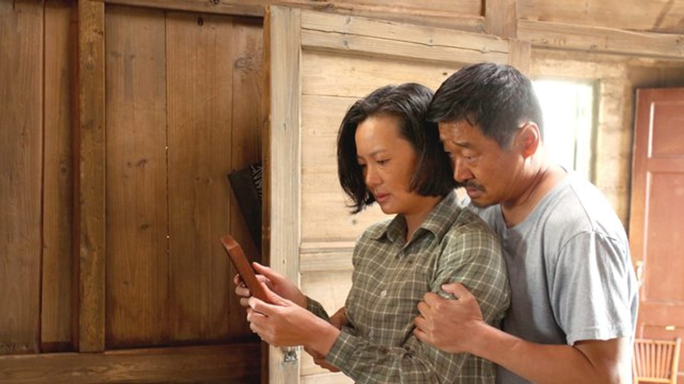 Yong Mei (l) und Wang Jingchun in einer Szene des letzten Wettbewerbfilms "Di jiu tian chang".