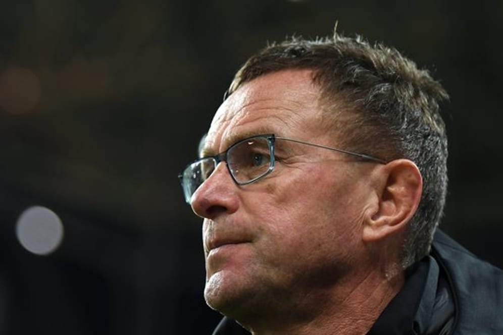 Tritt mit RB Leipzig gegen einen angeschlagenen VfB an: Trainer und Sportdirektor Ralf Rangnick.