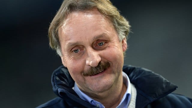 Nimmt kein Blatt vor den Mund: Der ehemalige Bundesliga-Trainer Peter Neururer. Nimmt kein Blatt vor den Mund: Der ehemalige Bundesliga-Trainer Peter Neururer.