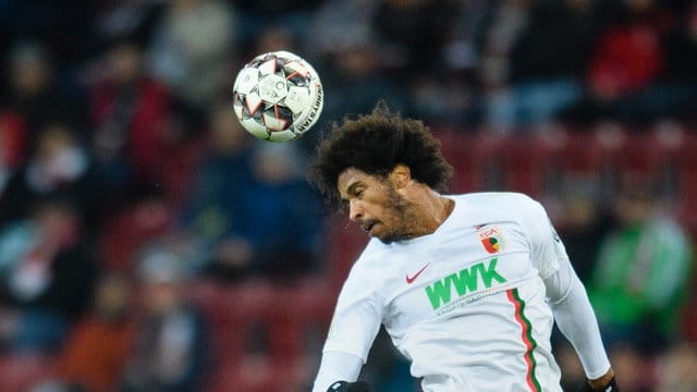 Caiuby wurde beim FC Augsburg wegen wiederholter Eskapaden suspendiert. Caiuby wurde beim FC Augsburg wegen wiederholter Eskapaden suspendiert.