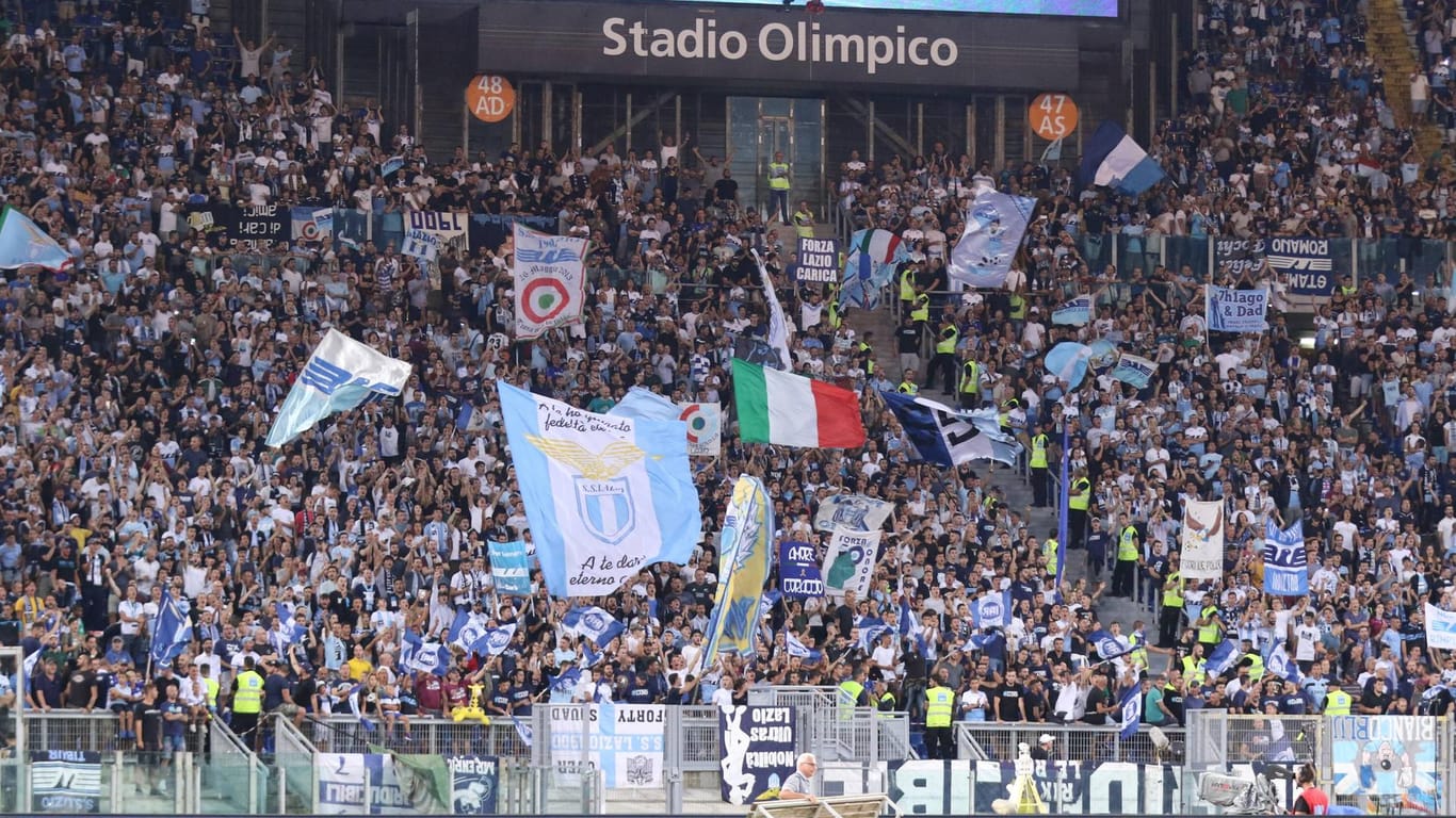 Zuschauer von Lazio Rom im Stadio Olimpico.