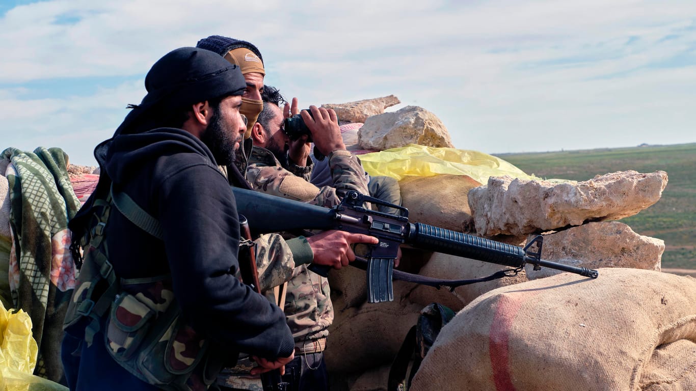Soldaten des Manbij Military Council (MMC): Etwa 240 IS-Kämpfer kapitulierten im Kampf um die letzte Bastion in Syrien.