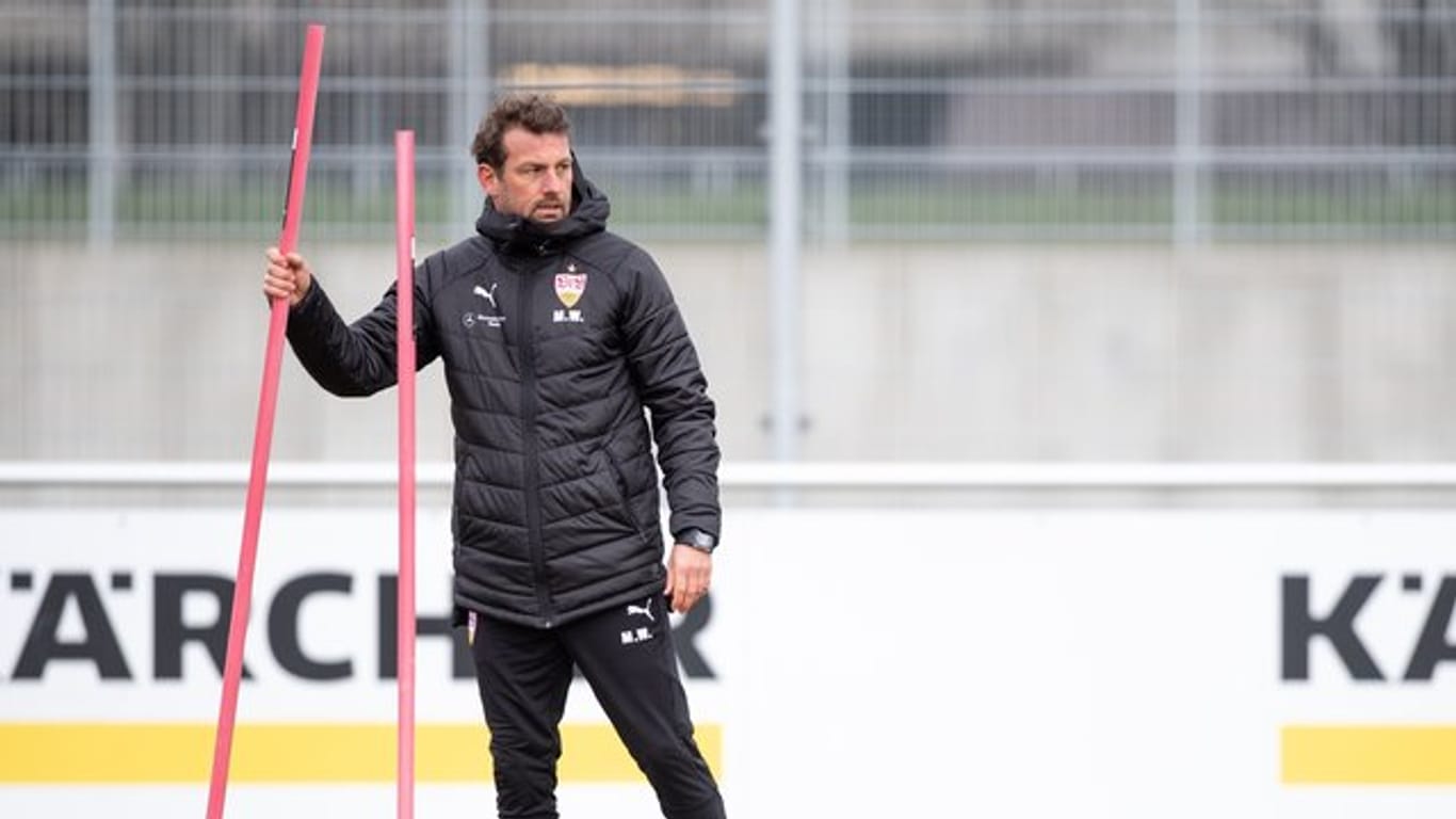 Trainer Markus Weinzierl ist mit dem VfB Stuttgart seit sechs Bundesligaspielen ohne Sieg.