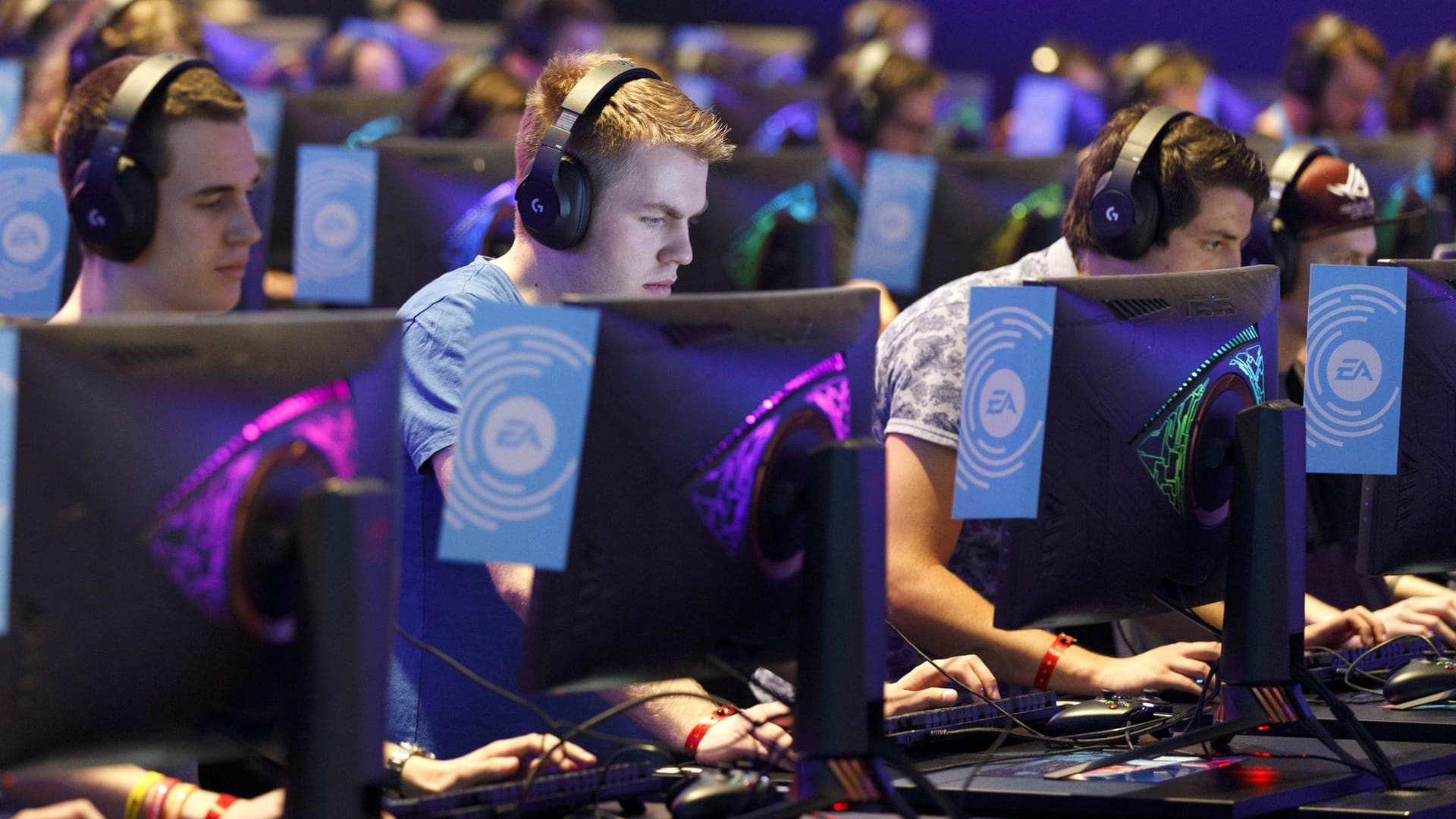 Gamer auf einer Messe: Das Schauen von E-Sport-Wettkämpfen wird in Deutschland beliebter.