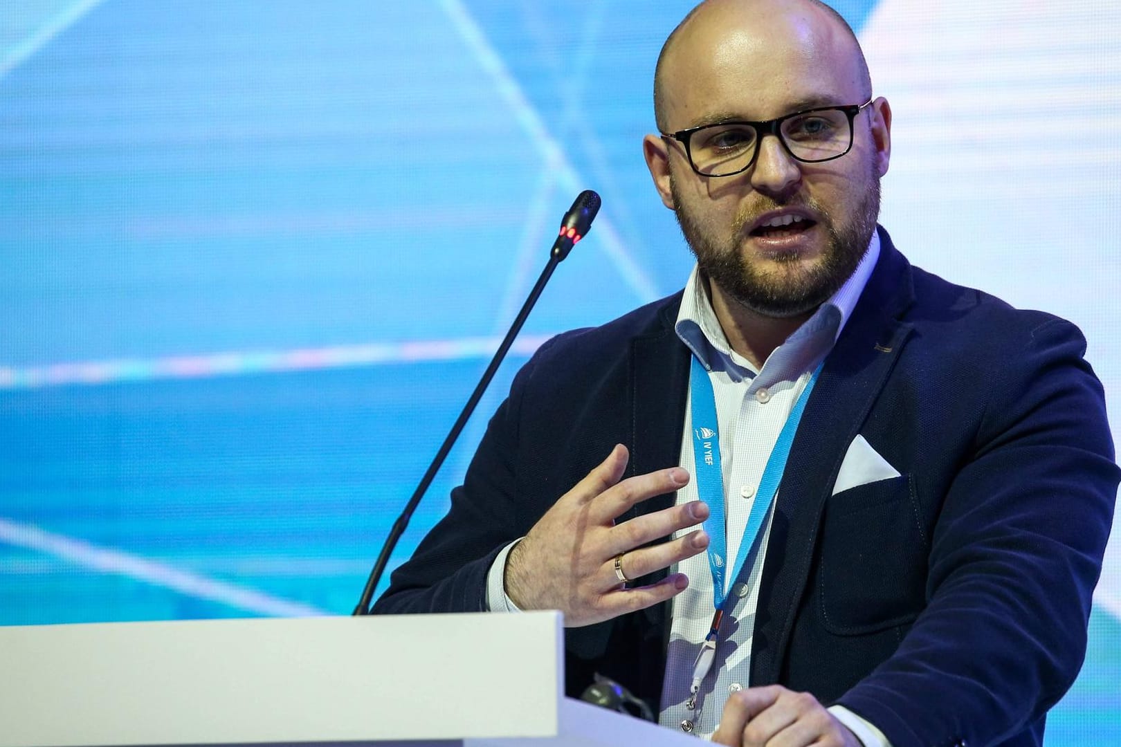 Der AfD-Politiker Markus Frohnmaier auf der von Russland annektierten Krim: Beide Vorstände seines Vereins stehen unter Terror- und Spionageverdacht – einer der Vorstände arbeitete bis vor Kurzem in seinem Bundestagsbüro.