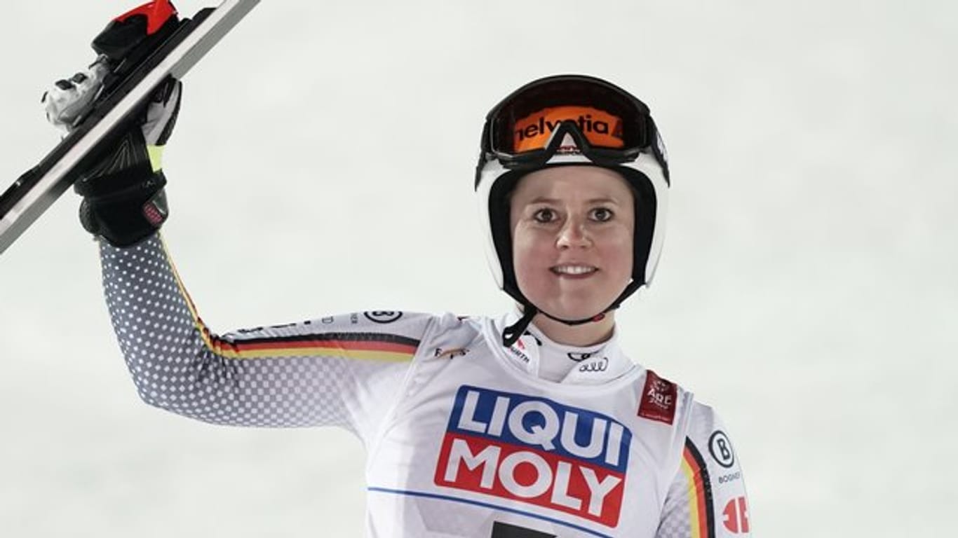 Viktoria Rebensburg freut sich über Platz zwei in Are.