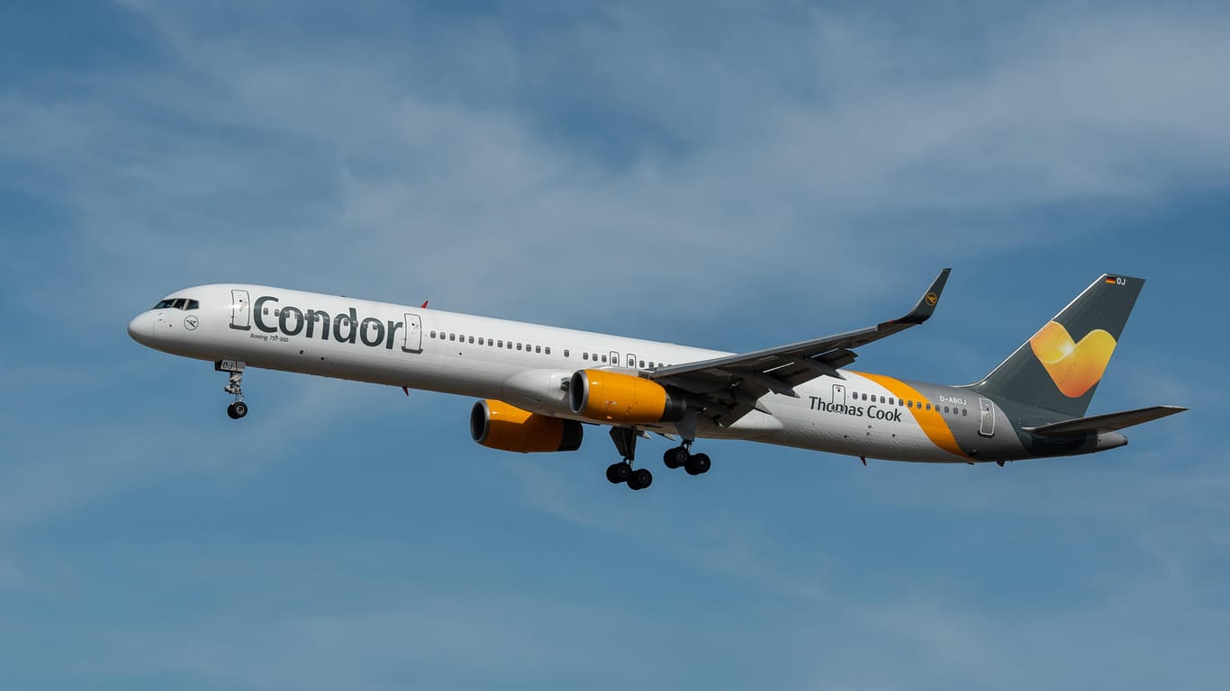 Eine Boeing 757 von Condor: Ryanair wäre an Teilen von Thomas Cook Airlines interessiert.