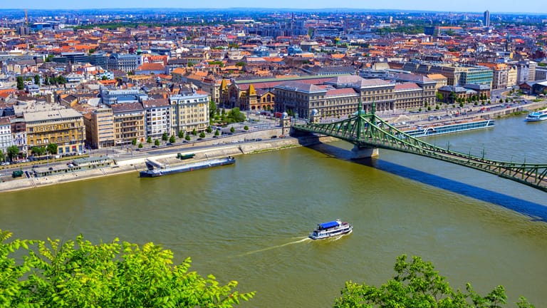 Aussicht vom Gellértberg: Wer auf den Gellértberg steigt, kann ganz Budapest überblicken.