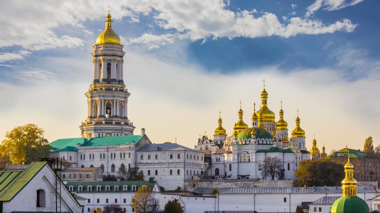Kiewer Höhlenkloster: Die ukrainische Hauptstadt ermöglich Reisenden einen günstigen Städteurlaub.