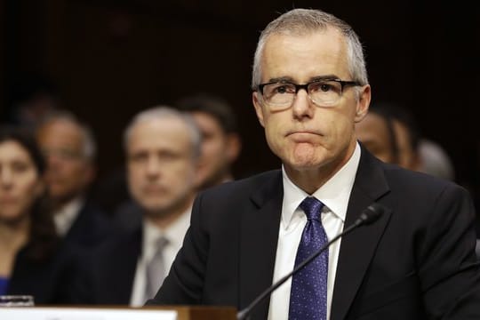 Der ehemalige stellvertretende FBI-Direktor Andrew McCabe war im März 2018 von US-Justizminister Jeff Sessions gefeuert worden, keine 48 Stunden, bevor er sowieso in Pension gegangen wäre.