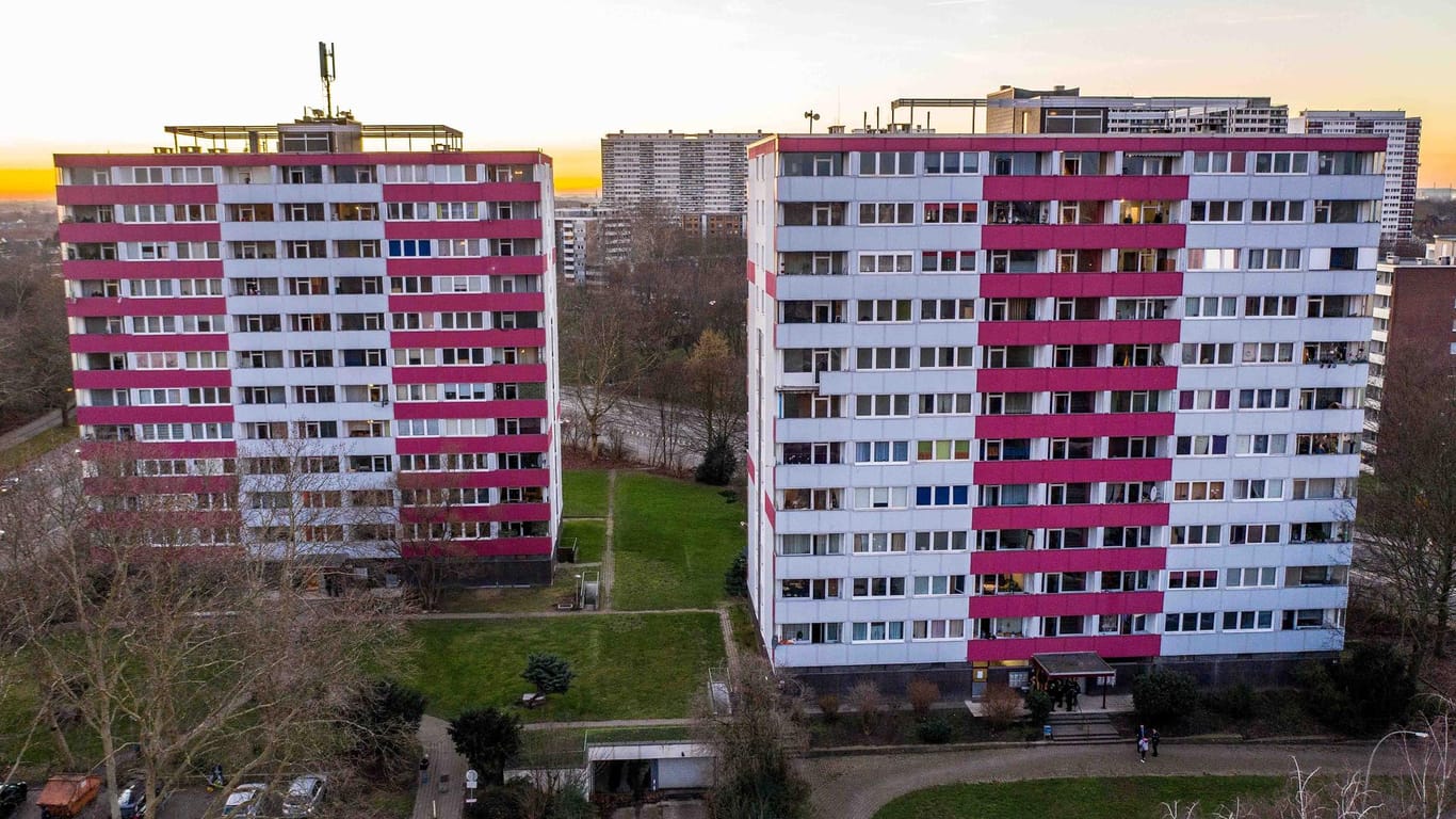 Zwei Hochhäuser in Duisburg: Sie wurden auf Grund von Brandschutzmängeln evakuiert.