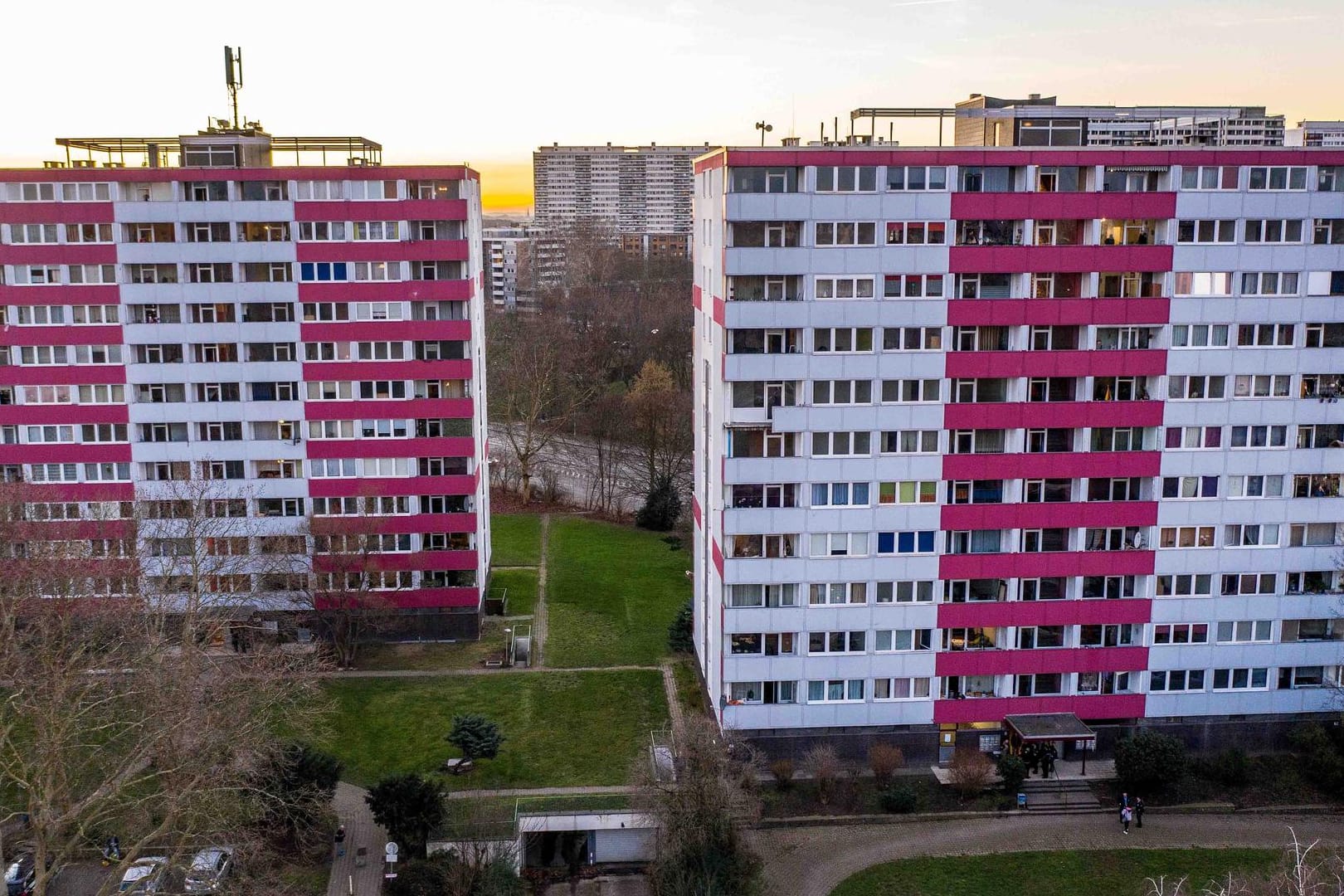 Zwei Hochhäuser in Duisburg: Sie wurden auf Grund von Brandschutzmängeln evakuiert.