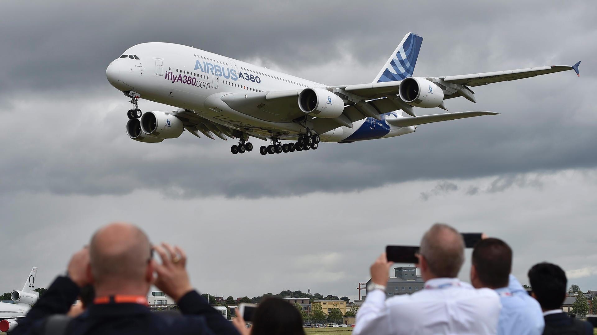 A380: Wegen mangelnder Nachfrage stellt Airbus die Produktion des weltgrößten Passagierjets ein.