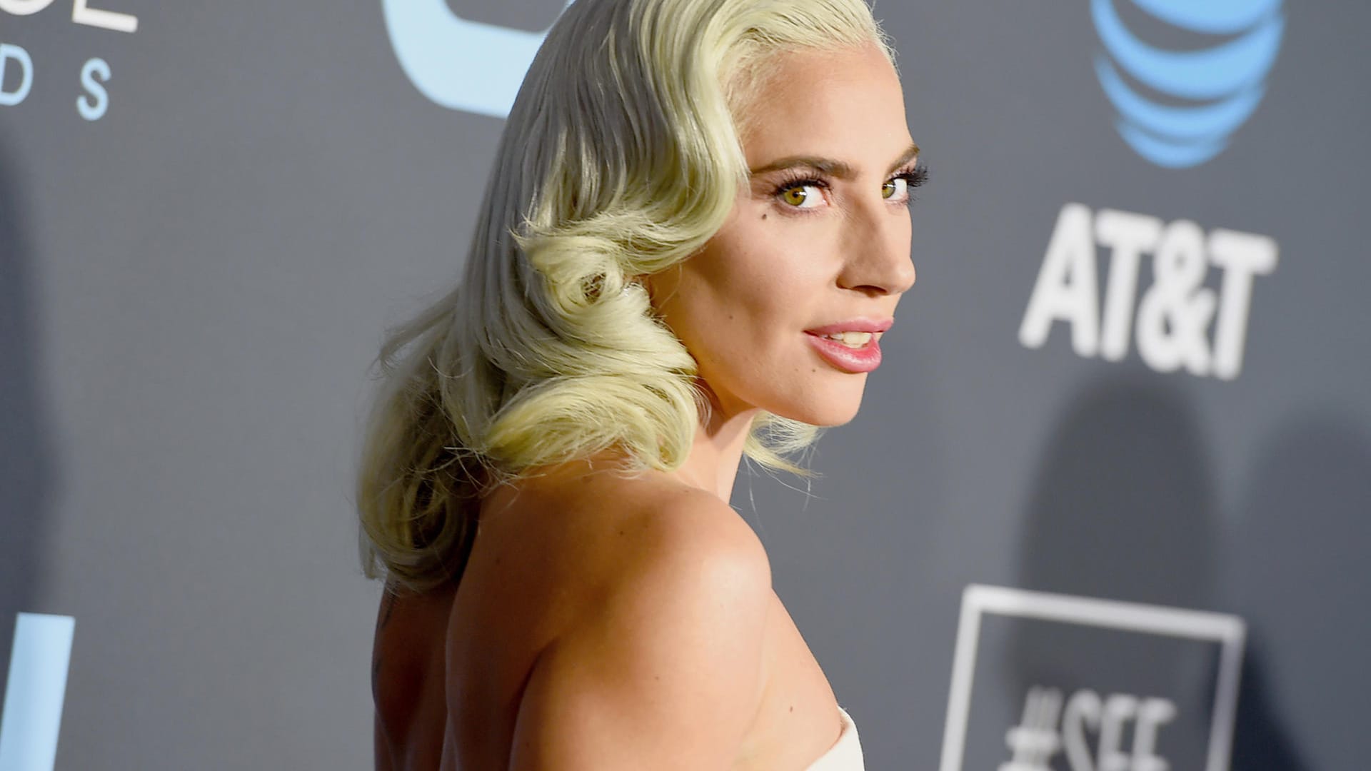 Lady Gaga: Die US-Sängerin hat sich zwei neue Tattoos stechen lassen.