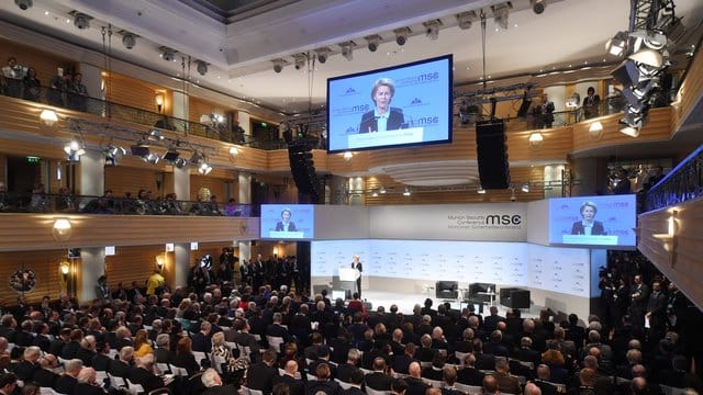 Bundesverteidigungsministerin Ursula von der Leyen spricht beim ersten Tag der 55. Bundesverteidigungsministerin Ursula von der Leyen spricht beim ersten Tag der 55.