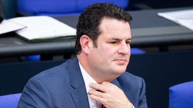 Arbeitsminister Heil hat eine Grundrente ohne Bedürftigkeitsprüfung für Geringverdiener vorgeschlagen. Arbeitsminister Heil hat eine Grundrente ohne Bedürftigkeitsprüfung für Geringverdiener vorgeschlagen.