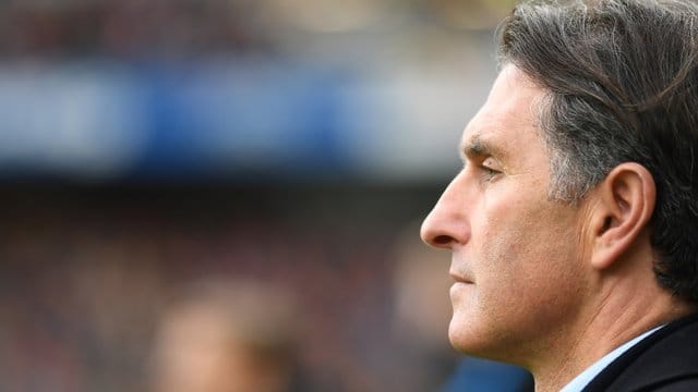 Bruno Labbadia muss sich bald Gedanken über seine Zukunft als Trainer beim VfL Wolfsburg machen. Bruno Labbadia muss sich bald Gedanken über seine Zukunft als Trainer beim VfL Wolfsburg machen.