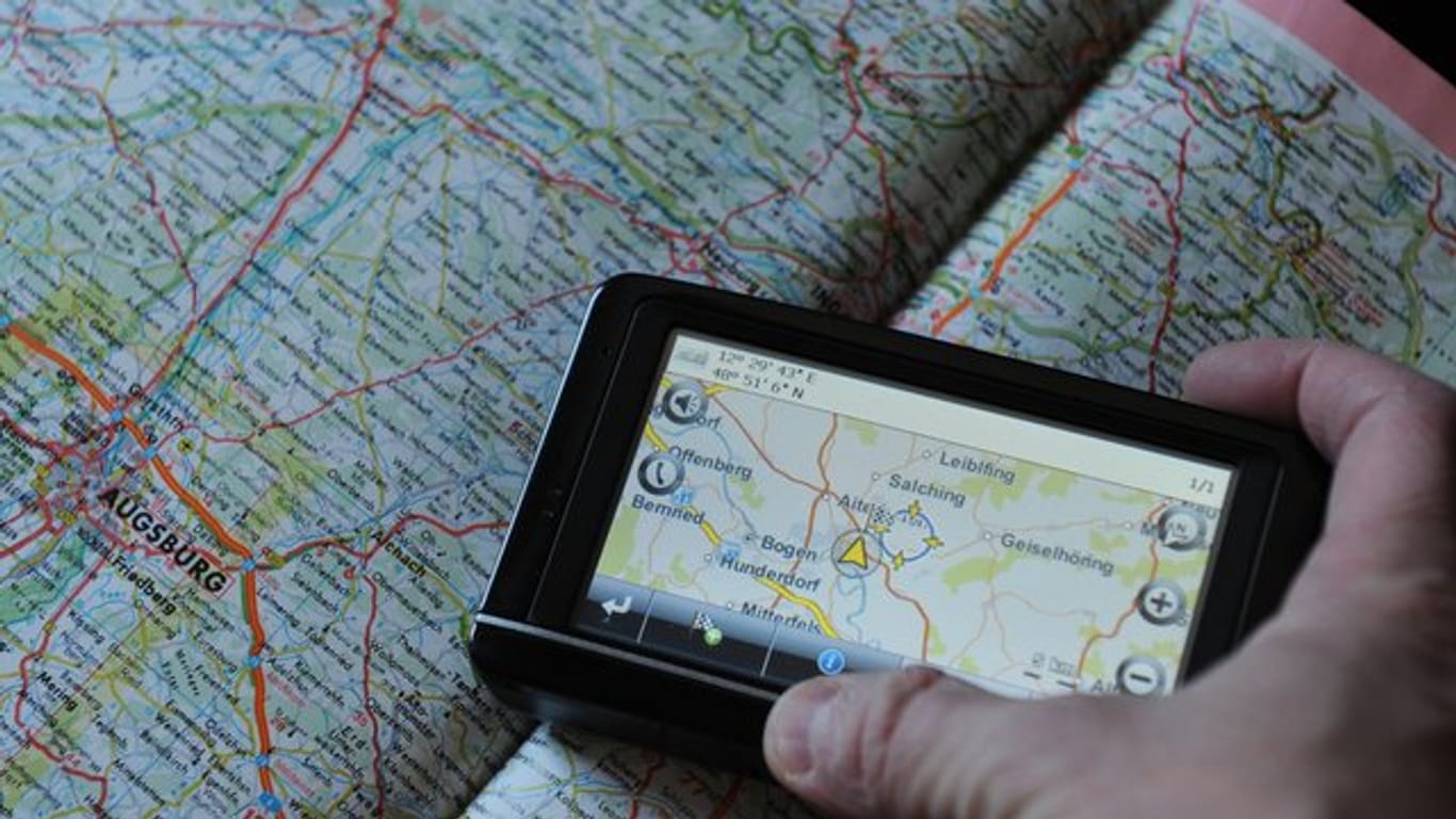 Für Wanderungen im Gelände eignen sich klassische GPS-Handgeräte immer noch am besten.