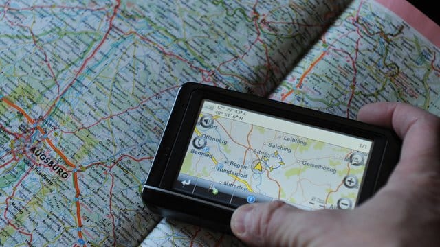 Für Wanderungen im Gelände eignen sich klassische GPS-Handgeräte immer noch am besten. Für Wanderungen im Gelände eignen sich klassische GPS-Handgeräte immer noch am besten.
