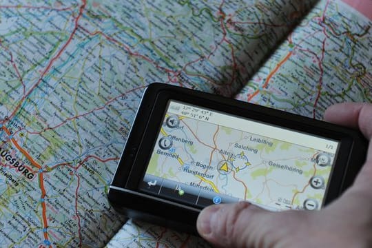 Für Wanderungen im Gelände eignen sich klassische GPS-Handgeräte immer noch am besten.