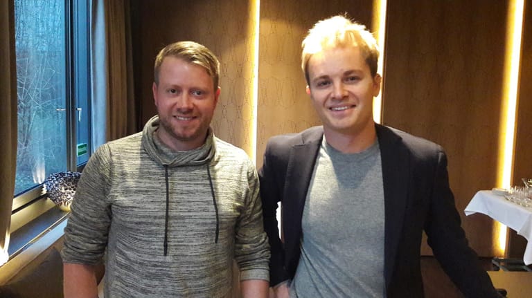 Nico Rosberg (rechts) und t-online.de-Redakteur Tobias Ruf