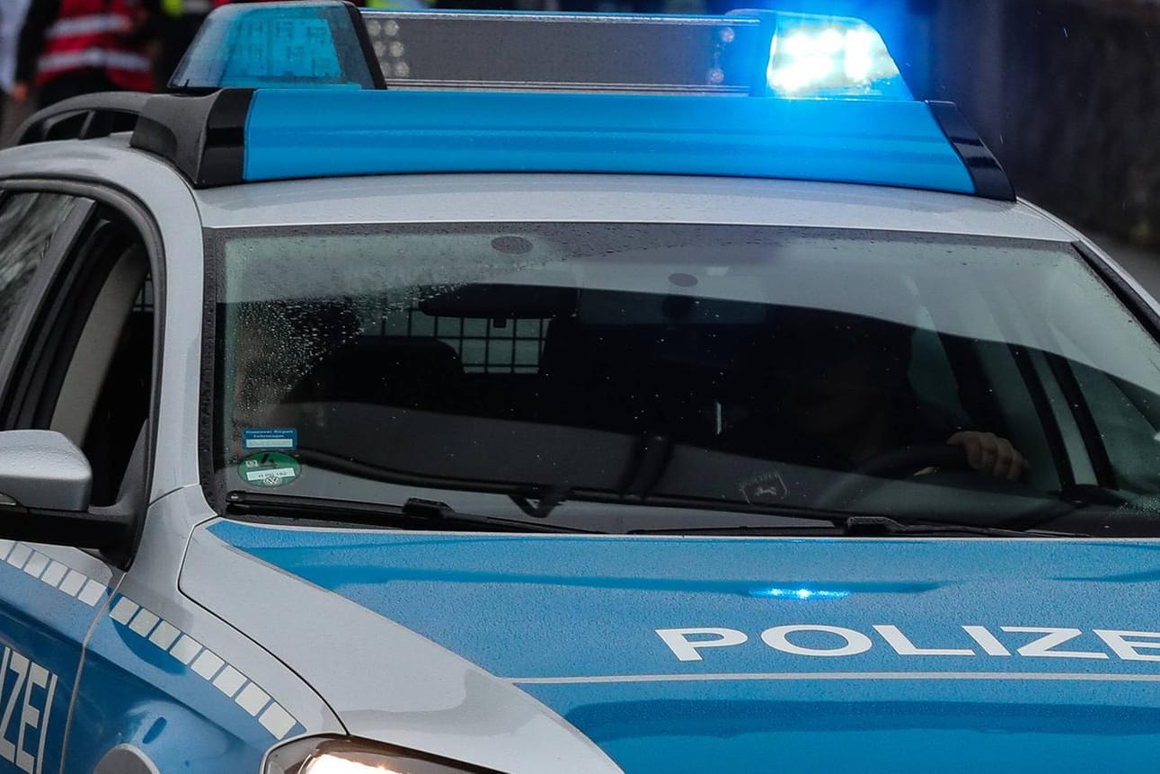 Polizeiwagen im Einsatz (Symbolbild): Der Täter musste die Flucht ohne Beute antreten.