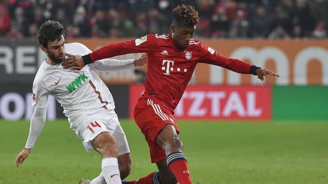 Bayerns Kingsley Coman hat sich im Spiel gegen den FC Augsburg verletzt. Bayerns Kingsley Coman hat sich im Spiel gegen den FC Augsburg verletzt.