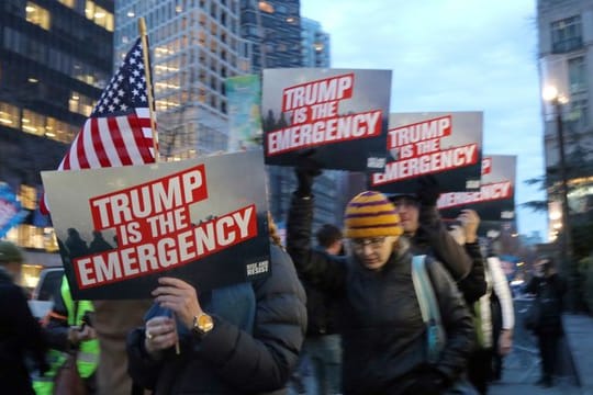 Demonstranten vor dem Trump Tower.