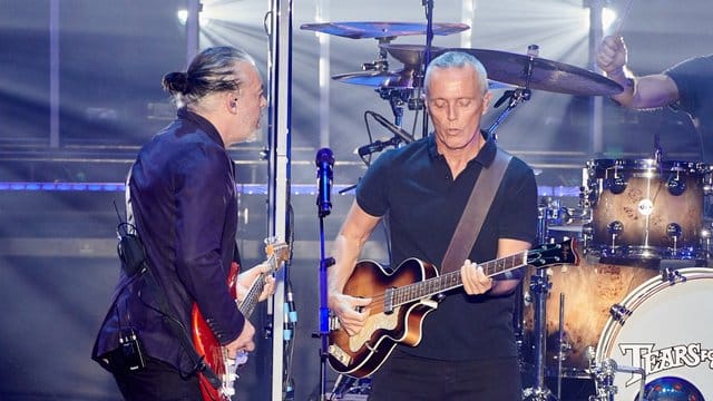 Die Sänger und Gitarristen Roland Orzabal (l) und Curt Smith im Tempodrom. Die Sänger und Gitarristen Roland Orzabal (l) und Curt Smith im Tempodrom.