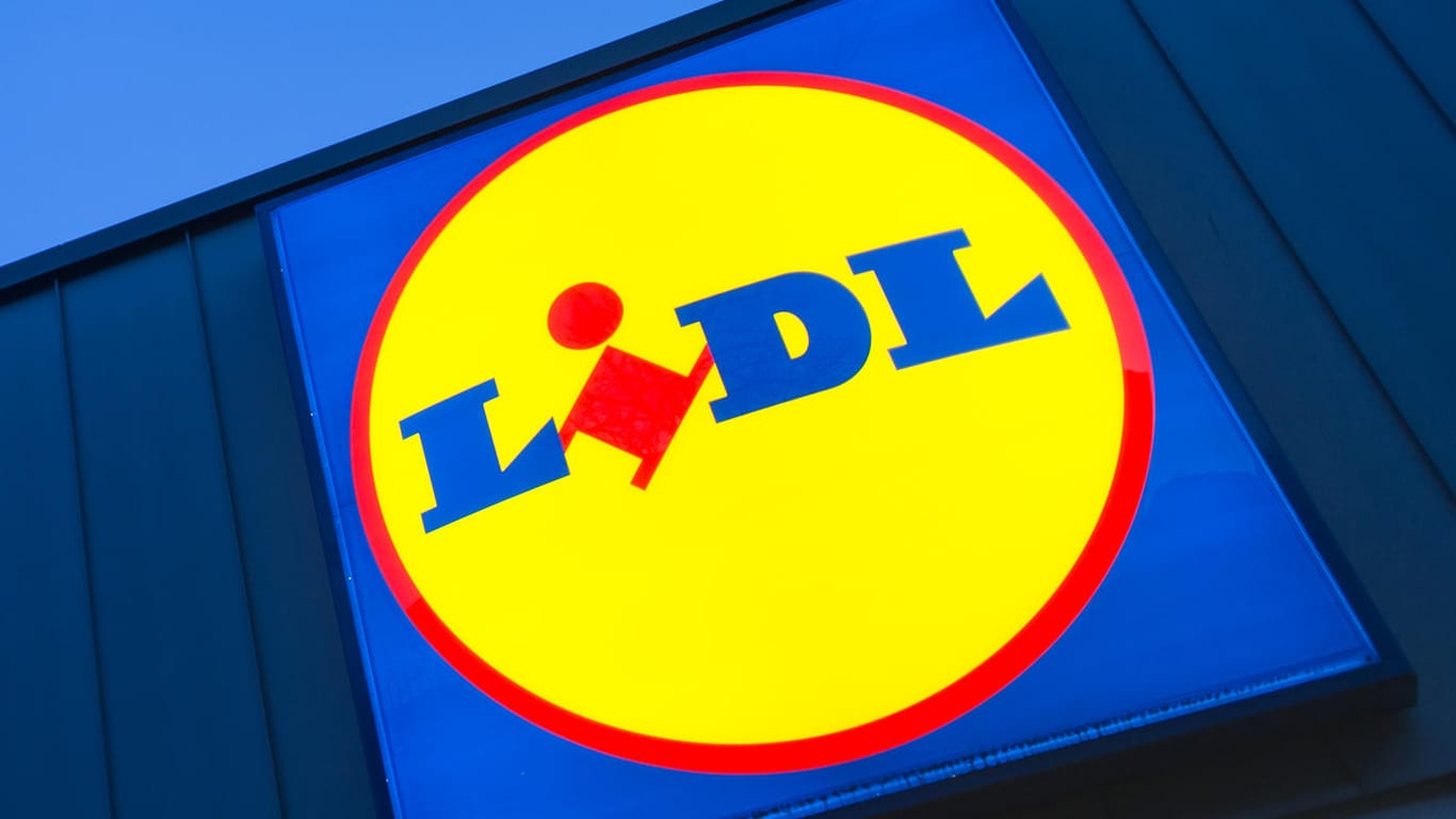 Logo eines Lidl-Supermarktes: Kania Keramik-Gewürzmühlen mit der Sortierung Pfeffer schwarz, Pfeffer bunt und Meersalz sollten in die Filialen zurückgebracht werden.