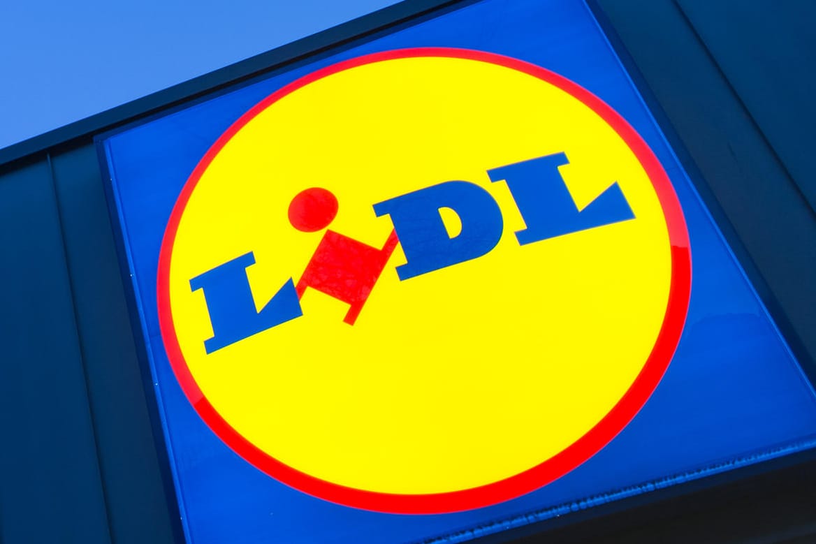 Logo eines Lidl-Supermarktes: Kania Keramik-Gewürzmühlen mit der Sortierung Pfeffer schwarz, Pfeffer bunt und Meersalz sollten in die Filialen zurückgebracht werden.