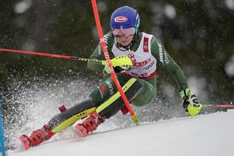 Mikaela Shiffrin aus den USA schreibt weiterhin Ski-Geschichte und ist zum vierten Mal in Serie Weltmeisterin im Slalom.