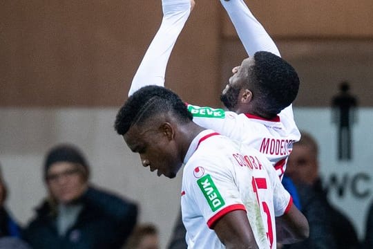 Durfte über ein Tor, aber nicht über den Sieg in Paderborn jubeln: FC-Rückkehrer Anthony Modeste (r).